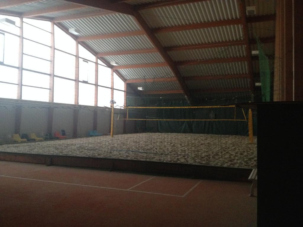 Pension Tennisweber Schwechat Buitenkant foto